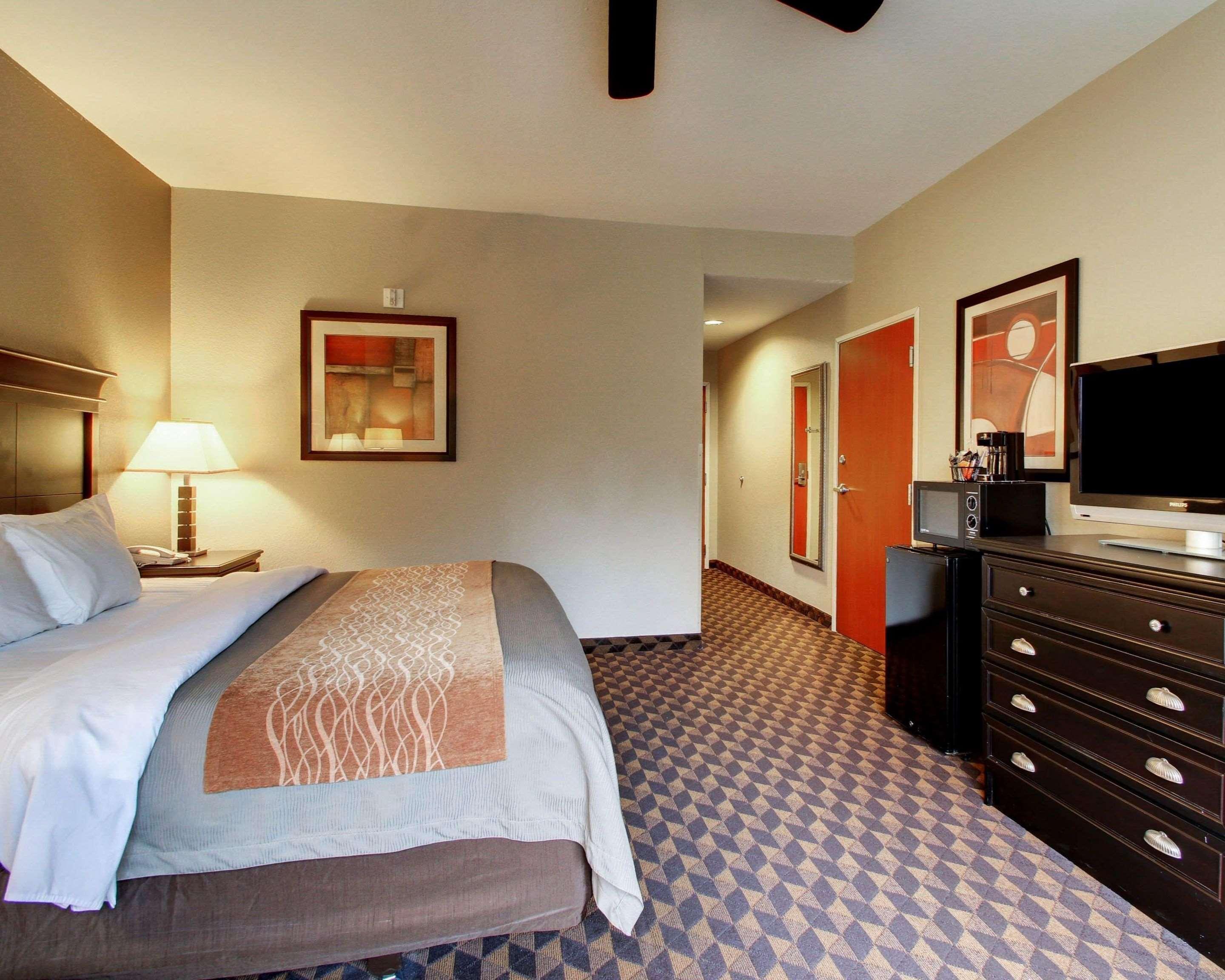 Comfort Inn & Suites Clinton Eksteriør billede