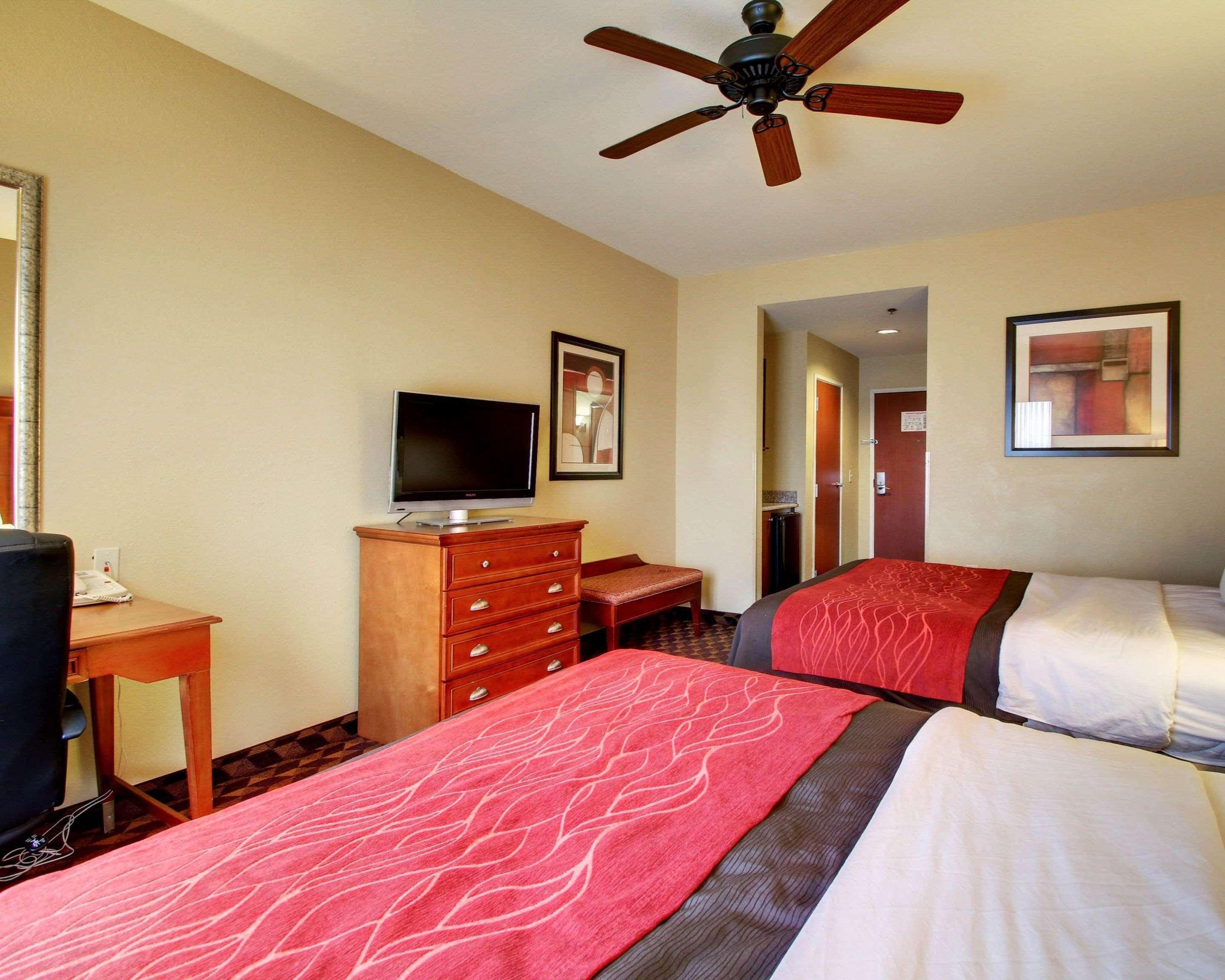 Comfort Inn & Suites Clinton Eksteriør billede