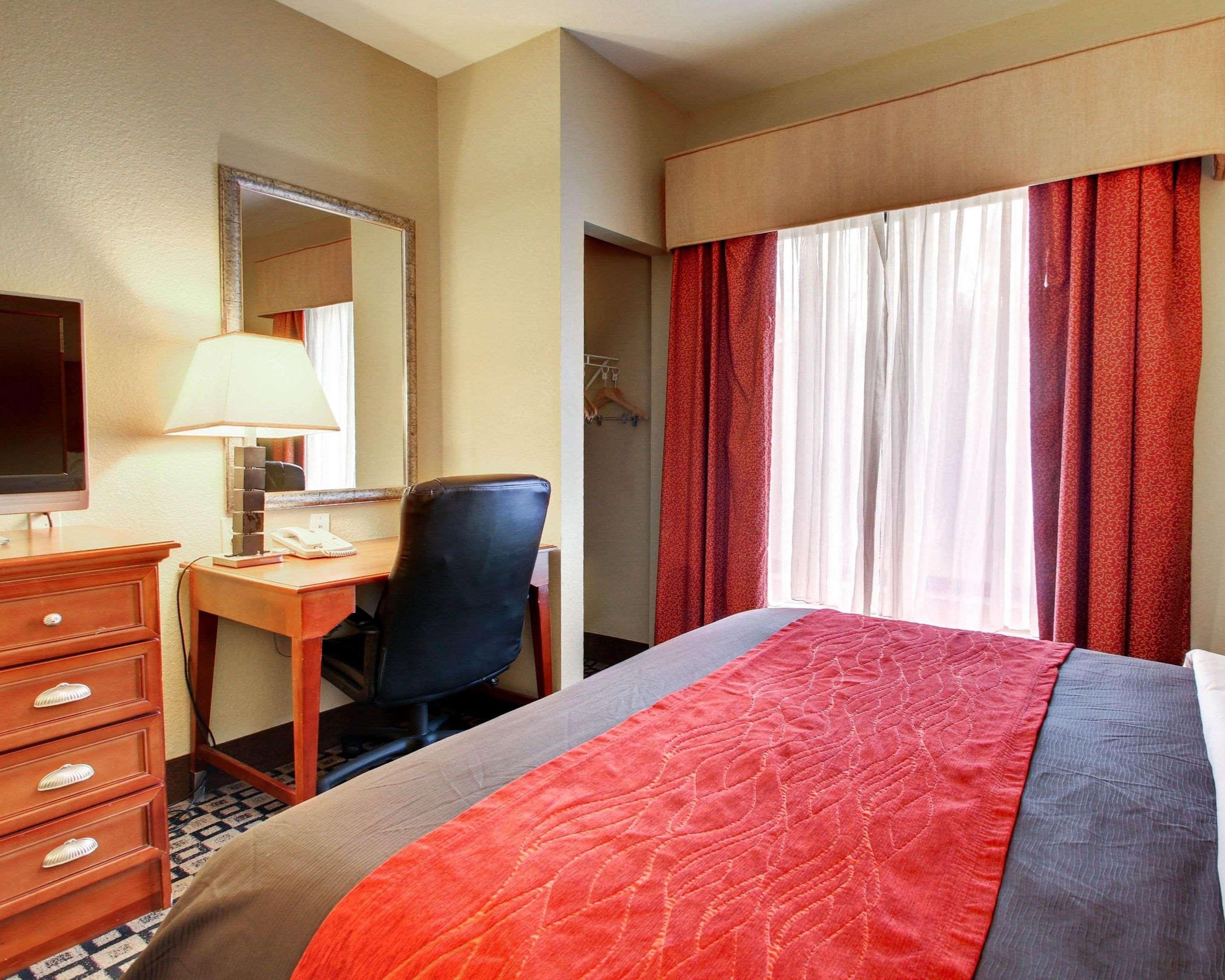 Comfort Inn & Suites Clinton Eksteriør billede