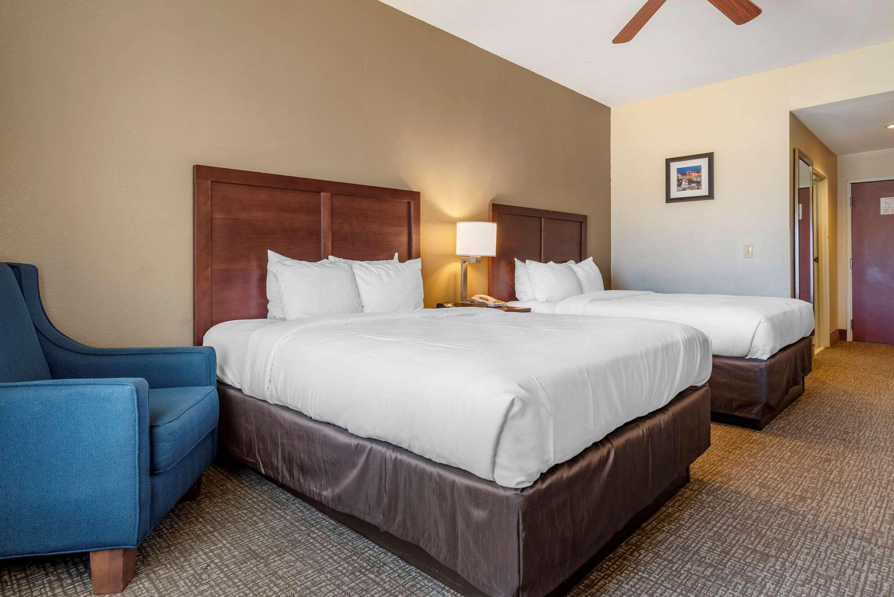 Comfort Inn & Suites Clinton Eksteriør billede